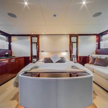 Happy Hour Yacht 