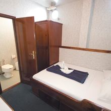 Mary Anne II Yacht Twin Stateroom