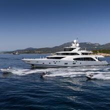 Rebels Yacht 