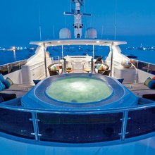 Coco Veinte Yacht Jacuzzi