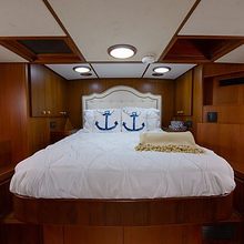 4 Umbrellas Yacht 