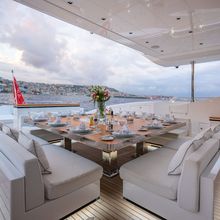 V Yacht 