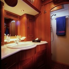 Plum Yacht 