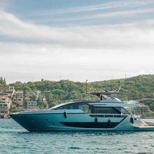 X Seven Yacht 