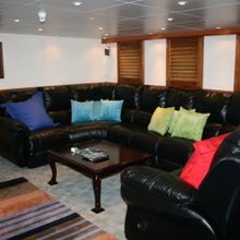 Sarsen Yacht Lounge - Overview