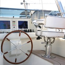 Infinium Yacht 