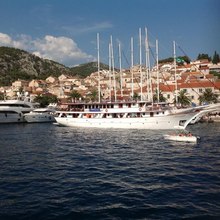Magellan Yacht 