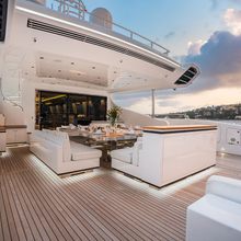 V Yacht 