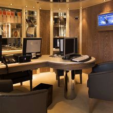 Elegant 007 Yacht Office