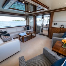 Live Mas Yacht 