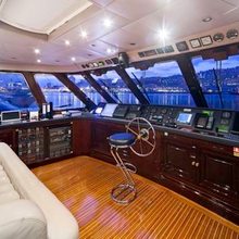Jojo Yacht Pilothouse