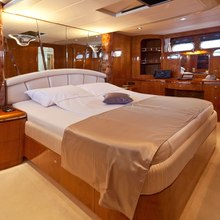 Lona Yacht 