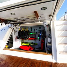 YCM 105 Yacht 