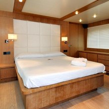 Mastiff Yacht 