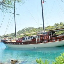 Brothers Yacht 