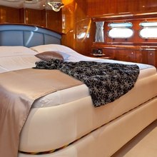 Lona Yacht 