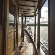 Tiare Yacht 
