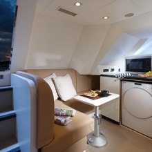 Veuve Yacht 