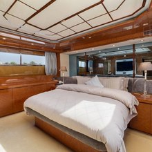 Goldfinger 007 Yacht 