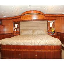 Luna Yacht 