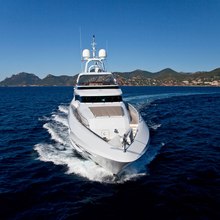 Seven S Yacht Running Shot - Bow