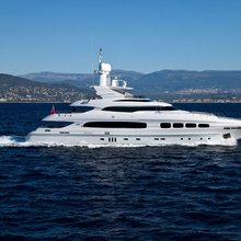 Seven S Yacht Running Shot - Profile