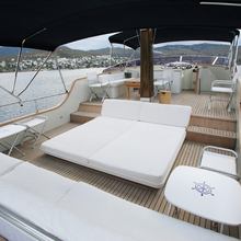 Dali Yacht 