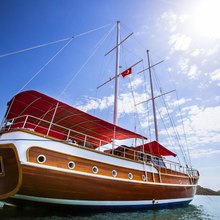 Victoria Yacht 