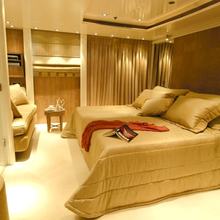 Elegant 007 Yacht Guest Stateroom