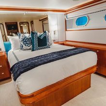 La Lady Yacht 