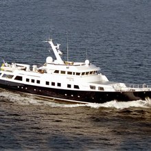 Aga 6 Yacht Running Shot