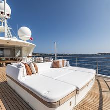 Rebels Yacht 