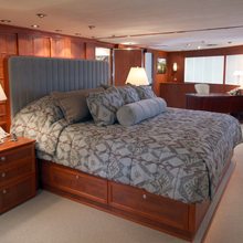 Nurja Yacht Master Stateroom - Bed
