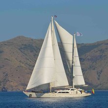 Infinium Yacht 