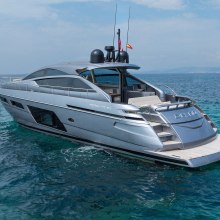Dr No Yacht 