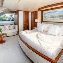 Iridescence Yacht 