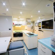 Happy Hour Yacht 