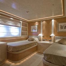 O'Neiro Yacht Twin Stateroom - Light