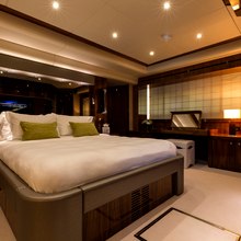 Ultraviolet Yacht 