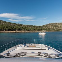 Chillin' Yacht 