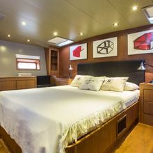 Sixteen Tons Yacht 