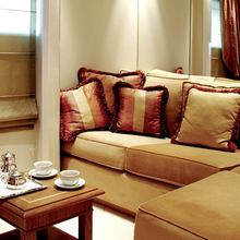 Elegant 007 Yacht Stateroom - Seating