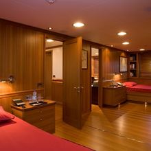 Heritage Of London Yacht Stateroom