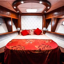 Rafia Yacht 