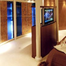 Elegant 007 Yacht Master Stateroom - TV