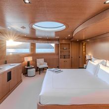 Rebels Yacht 
