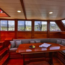 Victoria Yacht 