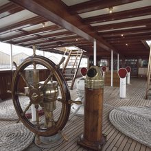 SS Delphine Yacht Flydeck