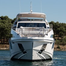 Chillin' Yacht 