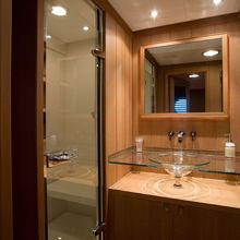 Heritage Of London Yacht Bathroom